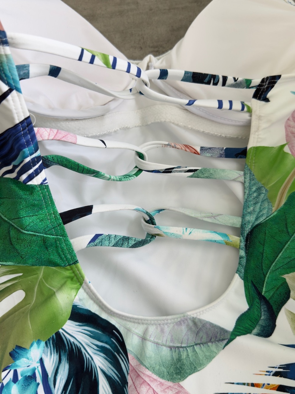 LA BLANCA one-piece halter swimsuit Size 4 NWOT - Picture 8 of 16